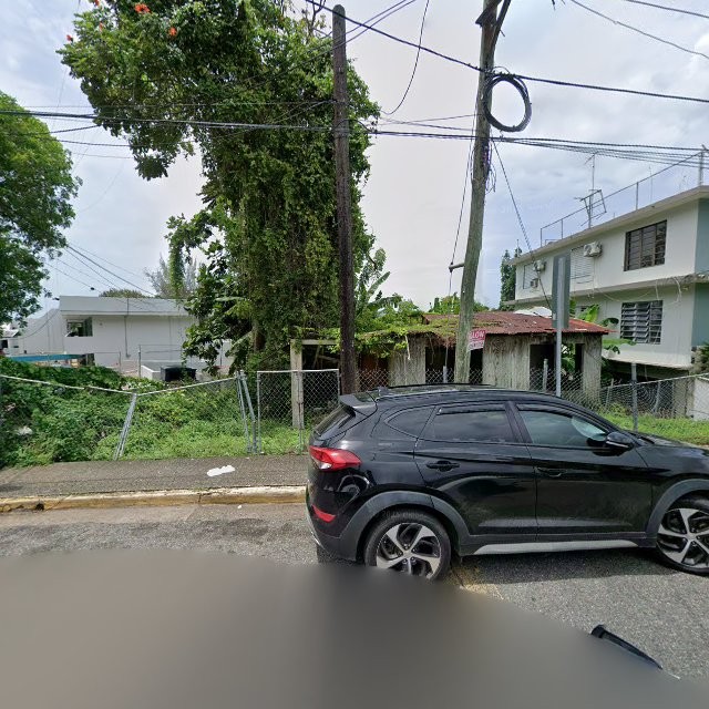 Reporte ciudadano de estorbo público en C852+6J5 Tanamá, Arecibo, Puerto Rico, Arecibo