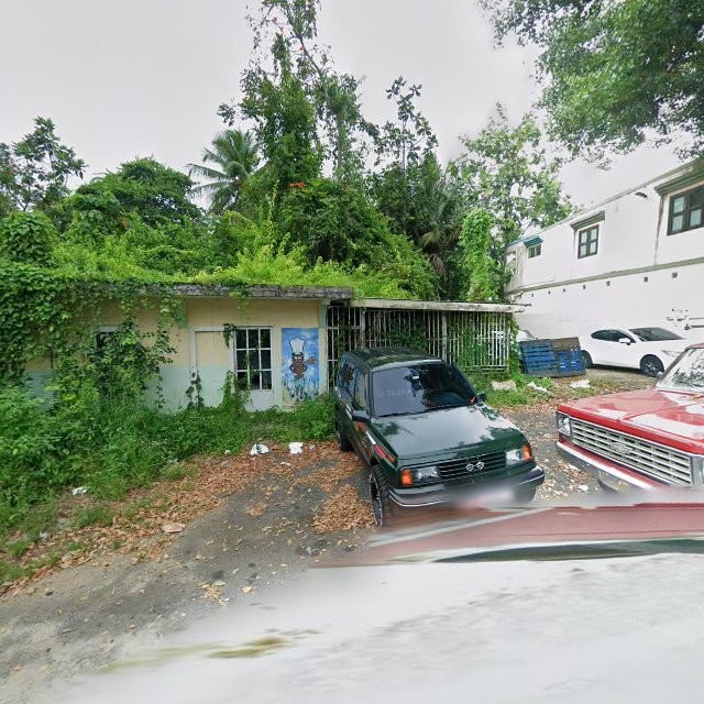 Reporte ciudadano de estorbo público en C8FX+G4P Miraflores, Arecibo, Puerto Rico, Arecibo