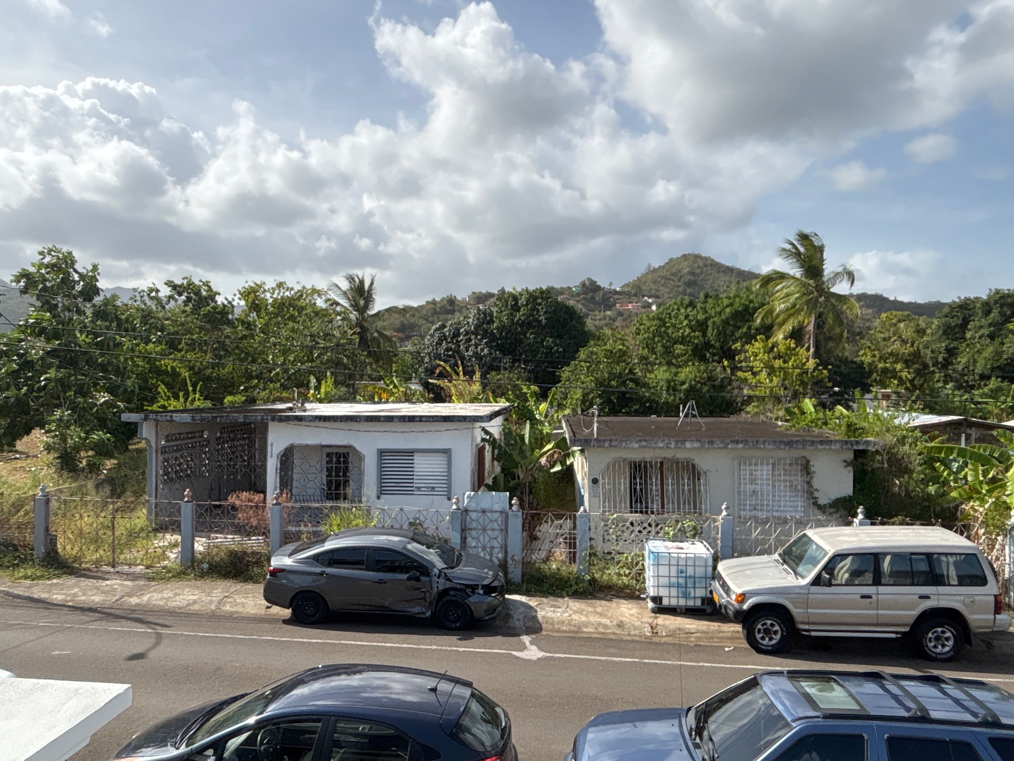 Reporte ciudadano de estorbo público en Buena vista calle 3 parc 89, Arroyo, PR 00714, Arroyo