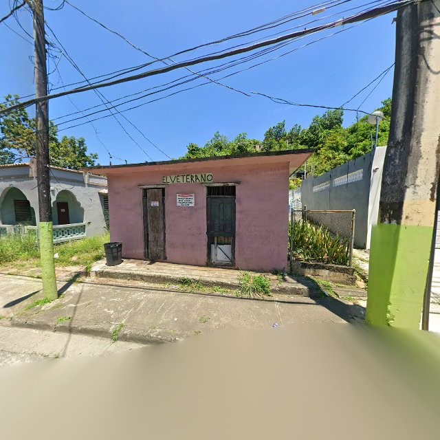 Reporte ciudadano de estorbo público en CFX4+XV9 Barceloneta, Puerto Rico, Barceloneta