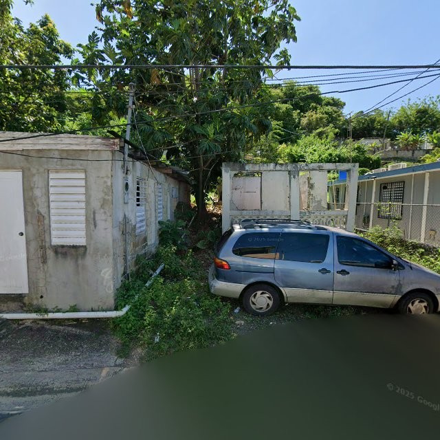 Reporte ciudadano de estorbo público en CFX6+CCC Barceloneta, Puerto Rico, Barceloneta