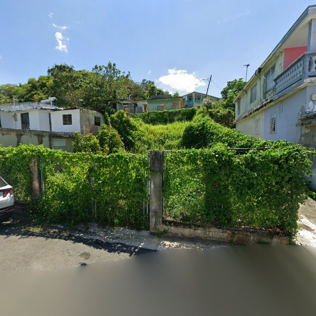 Reporte ciudadano de estorbo público en CFX6+M9C Barceloneta, Puerto Rico, Barceloneta