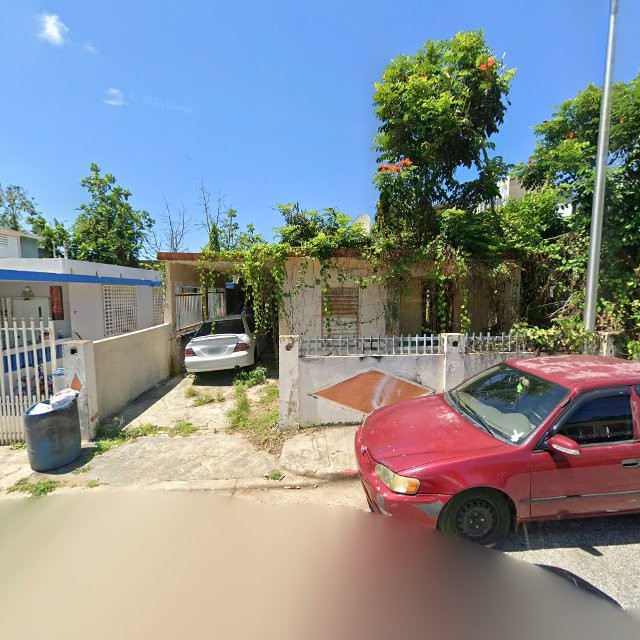 Reporte ciudadano de estorbo público en CFX5+WXV Barceloneta, Puerto Rico, Barceloneta