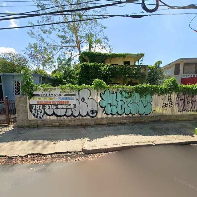 Reporte ciudadano de estorbo público en FF26+5F5 Barceloneta, Puerto Rico, Barceloneta