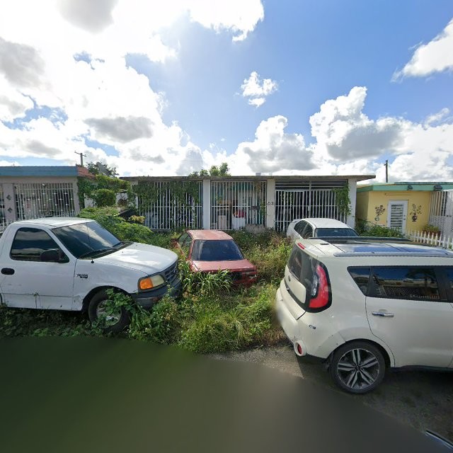 Reporte ciudadano de estorbo público en 9RM9+9CC Bayamón, Puerto Rico, Bayamón