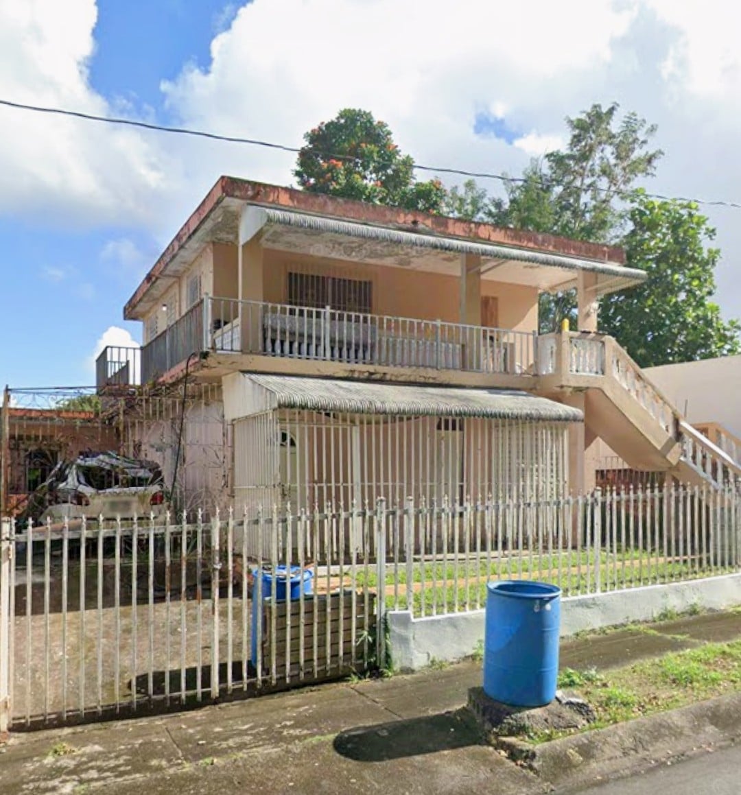 Reporte ciudadano de estorbo público en 2z15 calle jazmin, Bayamon, PR 00956, Bayamón