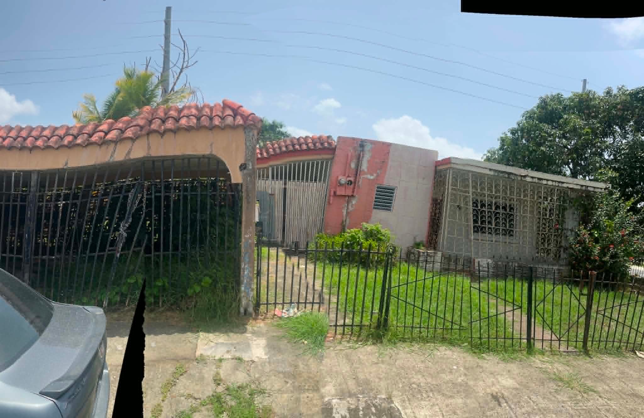 Reporte ciudadano de estorbo público en Urb. Villa Rica, Calle Susana AE-24, Bayamon, PR 00959, Bayamón