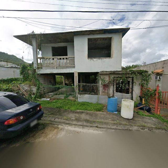 Reporte ciudadano de estorbo público en 4R3M+PC2 Cayey, Puerto Rico, Cayey