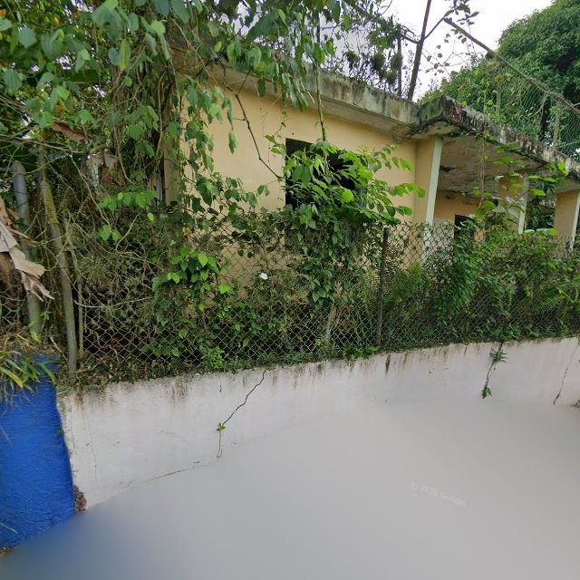 Reporte ciudadano de estorbo público en 4R9C+P5X Cayey, Puerto Rico, Cayey