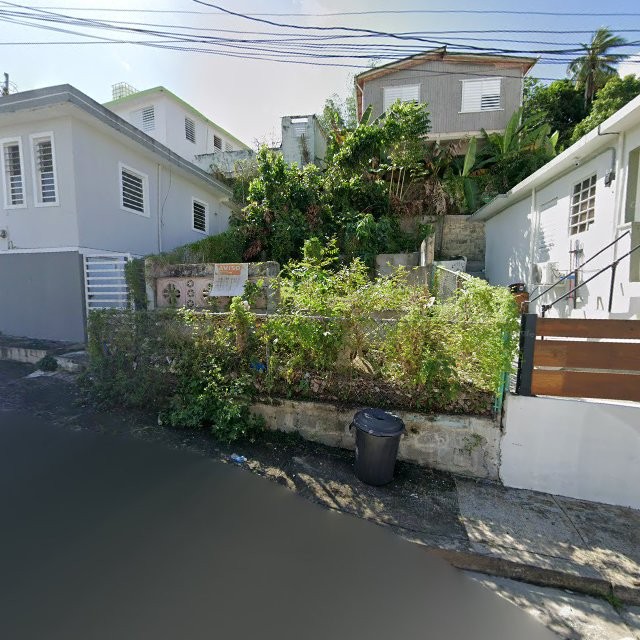 Reporte ciudadano de estorbo público en 4R7R+QF5 Cayey, Puerto Rico, Cayey
