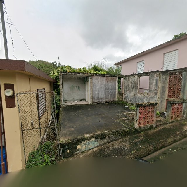Reporte ciudadano de estorbo público en 4R9M+978 Cayey, Puerto Rico, Cayey