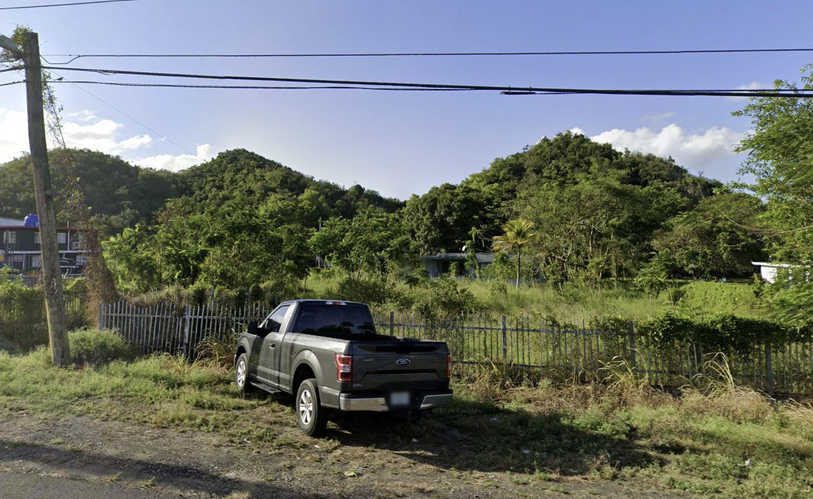 Reporte ciudadano de estorbo público en BO ESPINOSA KM 29 H9, Dorado, PR 00646, Dorado