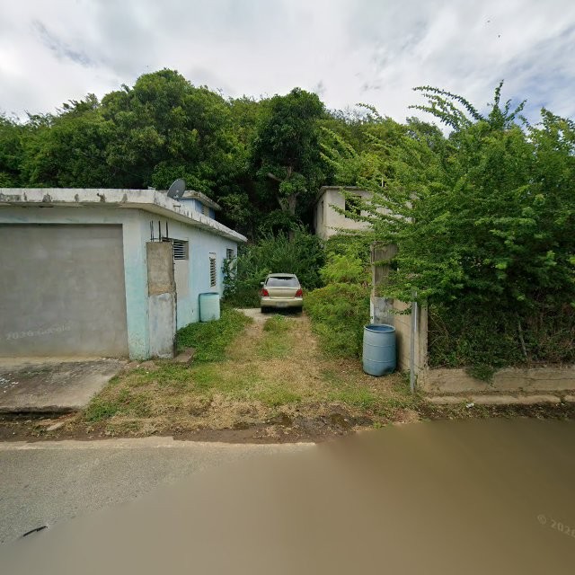 Reporte ciudadano de estorbo público en 89M8+5V8 Fajardo, Puerto Rico, Fajardo