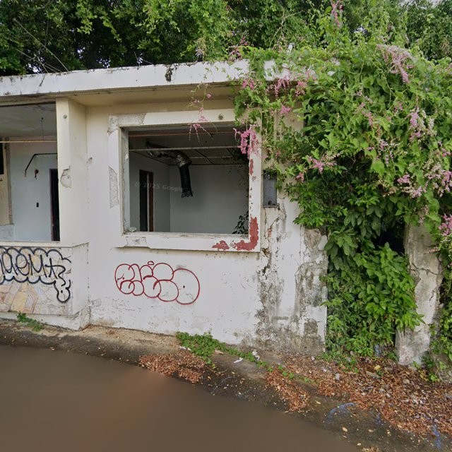 Reporte ciudadano de estorbo público en 88GX+2CQ Fajardo, Puerto Rico, Fajardo