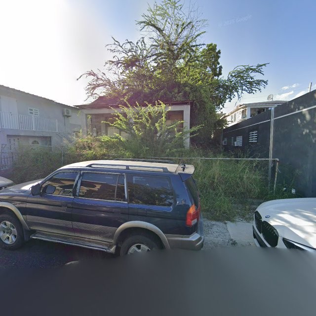 Reporte ciudadano de estorbo público en X398+6C8 Guánica, Puerto Rico, Guánica
