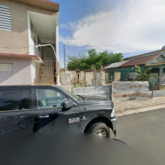 Reporte ciudadano de estorbo público en X3FR+Q63 Guánica, Puerto Rico, Guánica