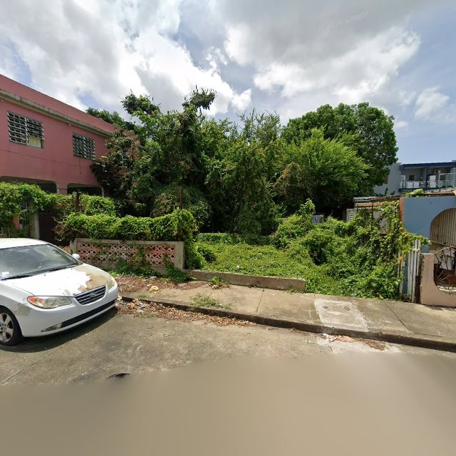 Reporte ciudadano de estorbo público en XVMJ+HJQ Guayama, Puerto Rico, Guayama