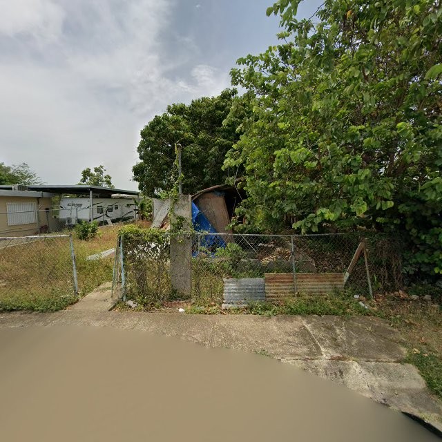 Reporte ciudadano de estorbo público en XR5Q+Q7R Jobos, Guayama, Puerto Rico, Guayama