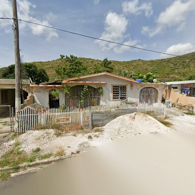 Reporte ciudadano de estorbo público en XRW6+F79 Pozo Hondo, Guayama, Puerto Rico, Guayama