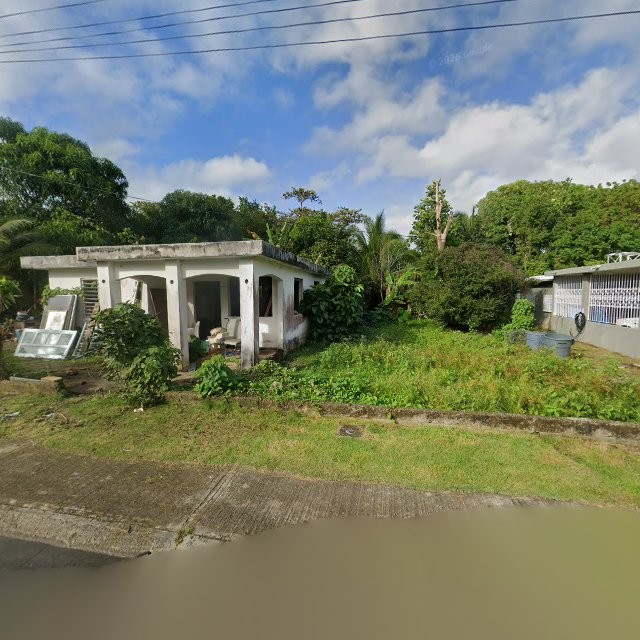 Reporte ciudadano de estorbo público en 5782+X95 Punta Santiago, Humacao, Puerto Rico, Humacao