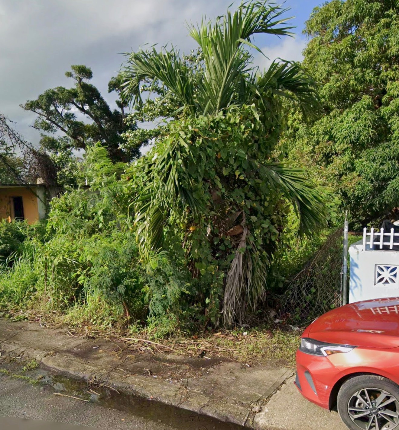 Reporte ciudadano de estorbo público en Calle del Fuego, Punta Santiago, PR 00741, Humacao
