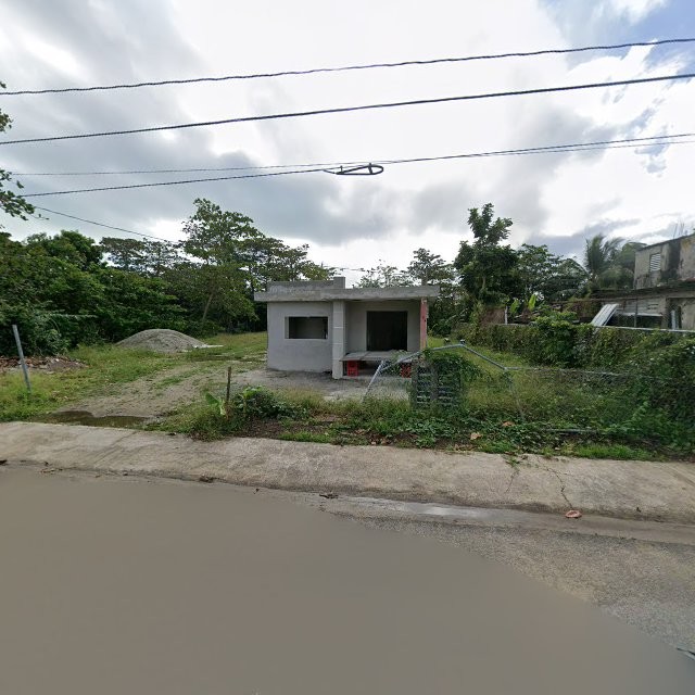 Reporte ciudadano de estorbo público en 5784+MC5 Punta Santiago, Humacao, Puerto Rico, Humacao