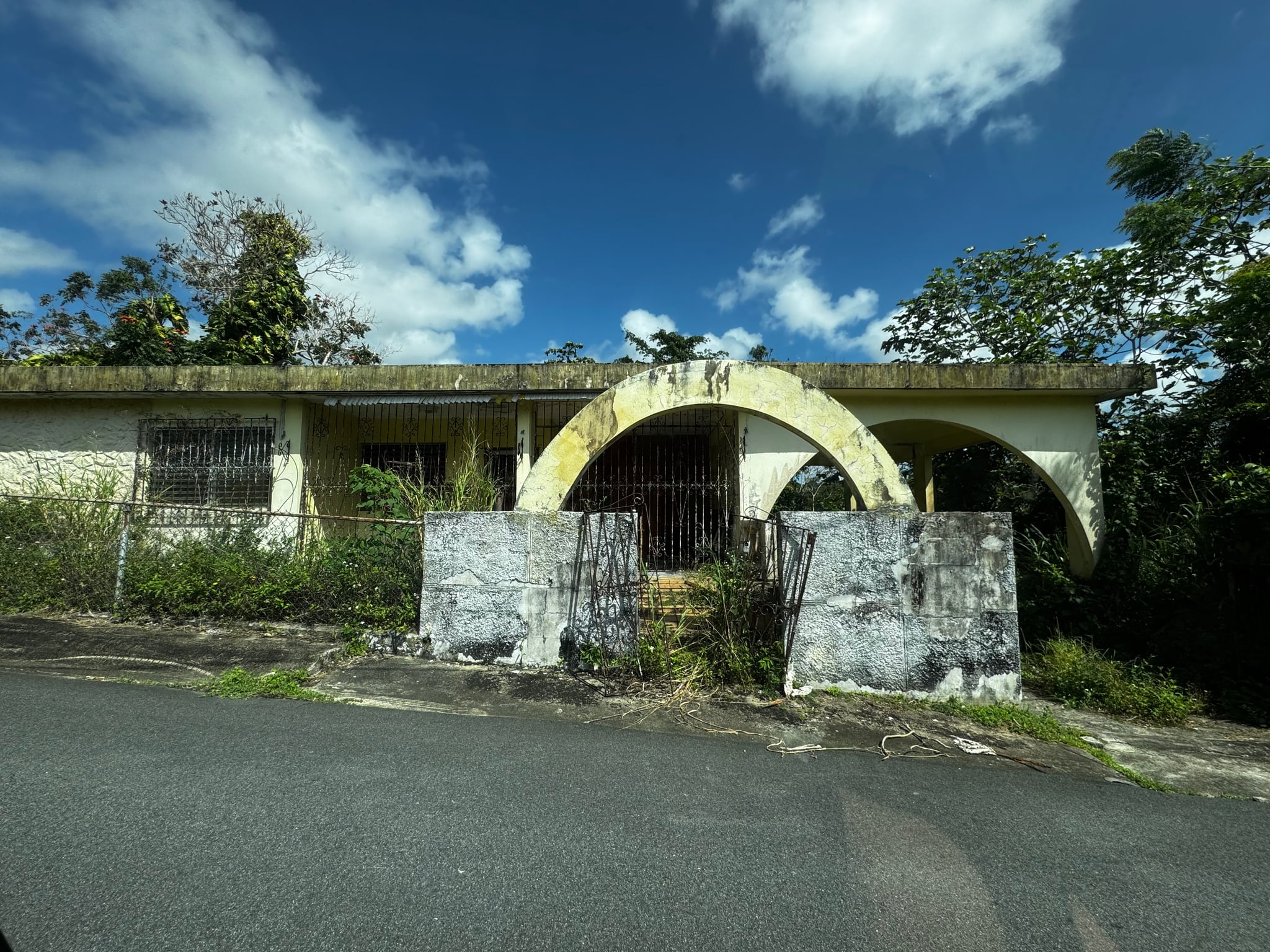 Reporte ciudadano de estorbo público en BO MARIANA, SITIO EL CABRITO, Humacao PR, PR 00791, Humacao