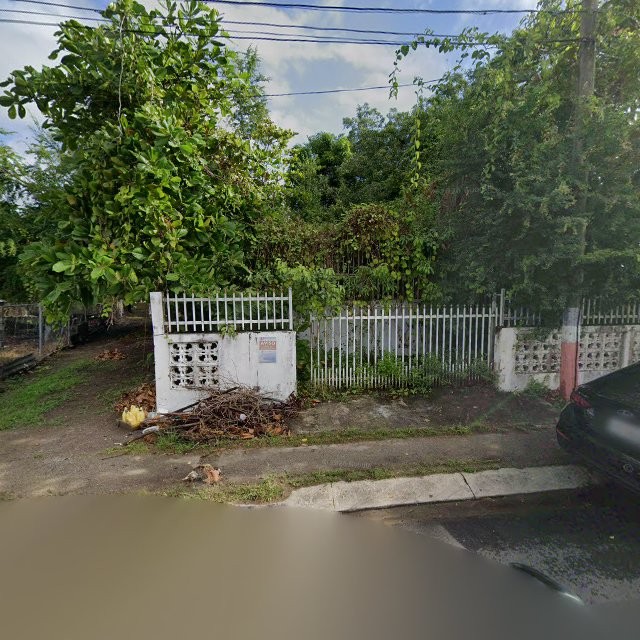 Reporte ciudadano de estorbo público en 5785+Q48 Punta Santiago, Humacao, Puerto Rico, Humacao