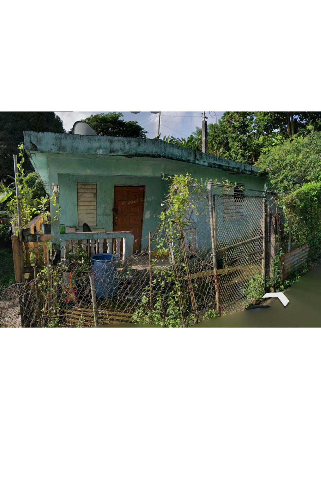 Reporte ciudadano de estorbo público en Comm placita ll, 209, Liborio Perez , PR 00777, Juncos