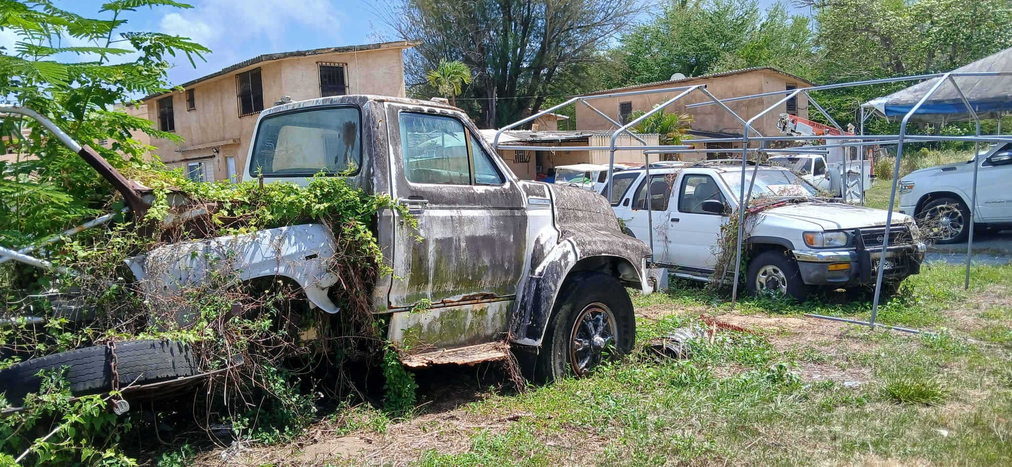 Reporte ciudadano de estorbo público en Lote 32 Santillana del Mar, Loiza, PR 00778, Loíza