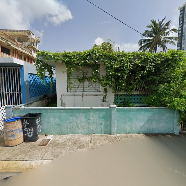 Reporte ciudadano de estorbo público en 97FP+P9F Luquillo, Puerto Rico, Luquillo