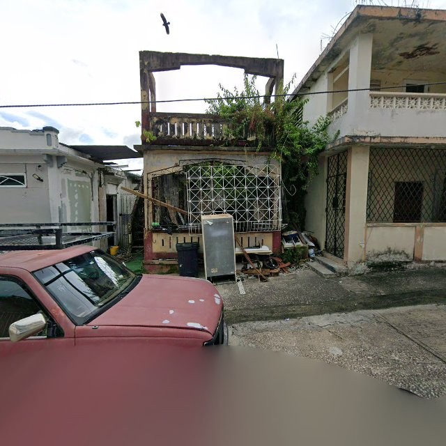 Reporte ciudadano de estorbo público en CGG5+WX3 Manatí, Puerto Rico, Manatí