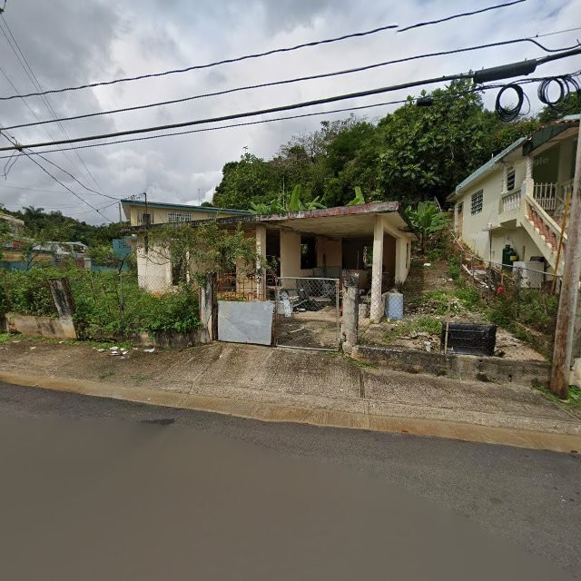 Reporte ciudadano de estorbo público en CF47+JWF Manatí, Puerto Rico, Manatí