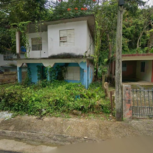 Reporte ciudadano de estorbo público en CF37+X46 Manatí, Puerto Rico, Manatí