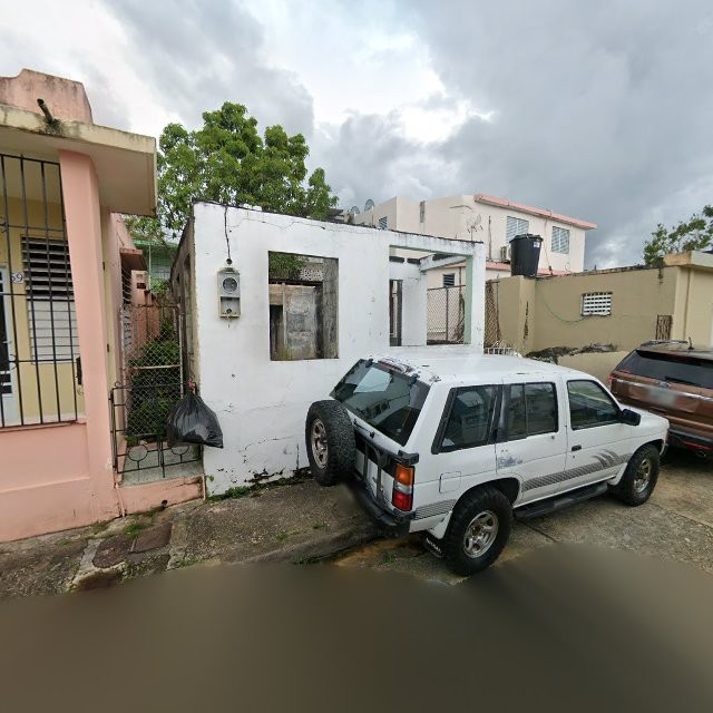 Reporte ciudadano de estorbo público en CORCHADO 40 , PR, Puerto Rico, 00000, Manatí
