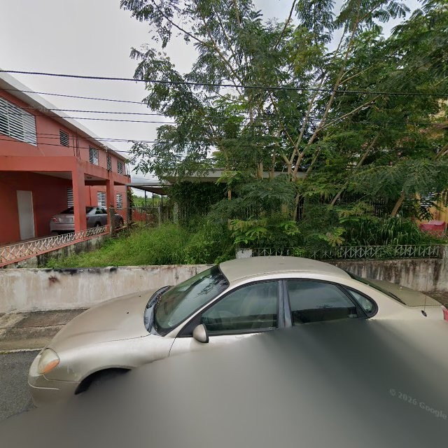 Reporte ciudadano de estorbo público en 6R5W+FF4 Mayagüez, Puerto Rico, Mayagüez