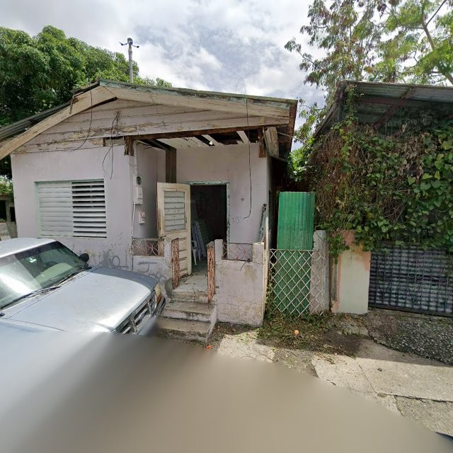 Reporte ciudadano de estorbo público en 6R3X+QR4 Mayagüez, Puerto Rico, Mayagüez