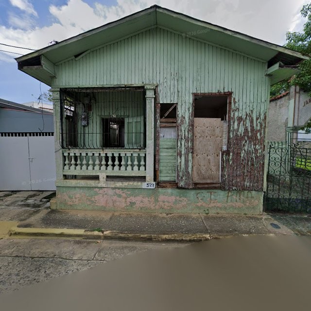 Reporte ciudadano de estorbo público en 5VX4+Q66 Mayagüez, Puerto Rico, Mayagüez