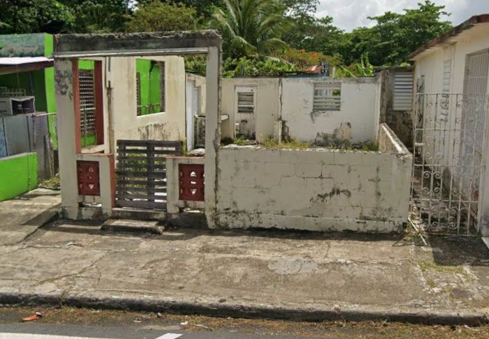 Reporte ciudadano de estorbo público en Bo Húcares Carr 3 KM 65.7, Naguabo, PR 00718, Naguabo