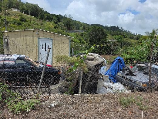 Reporte ciudadano de estorbo público en Barrio Gato, Sector Bajuras, Calle Ciprés, Parcela 69, Orocovis, PR 00720, Orocovis