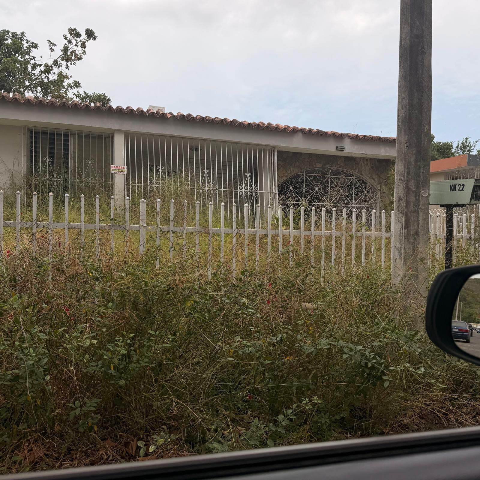 Reporte ciudadano de estorbo público en Calle 38 KK22, Ponce, PR 00728, Ponce