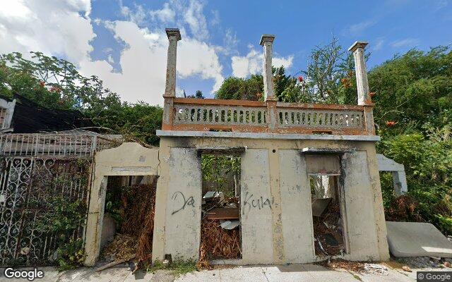 Reporte ciudadano de estorbo público en 190 CALLE REINA , PR, 00731, Ponce