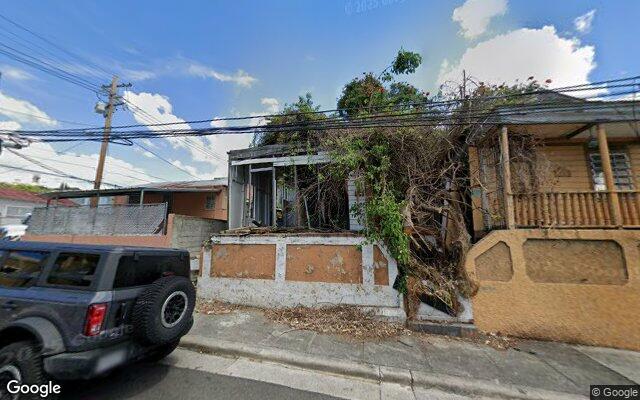 Reporte ciudadano de estorbo público en 26, CALLE ARENAS, PR, Puerto Rico, 00000, Ponce