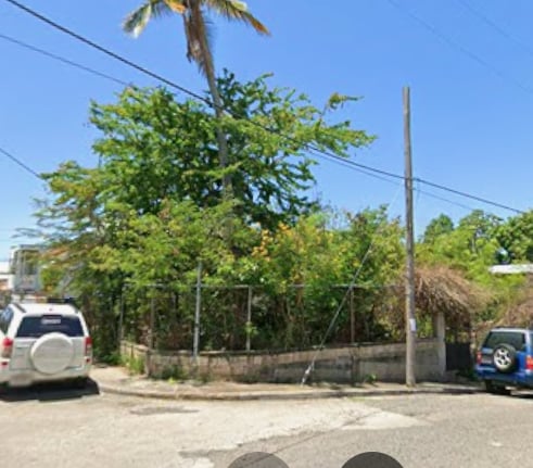 Reporte ciudadano de estorbo público en Calle Fogos Esq Santander Bda Clausells, Ponce, PR 00730, Ponce