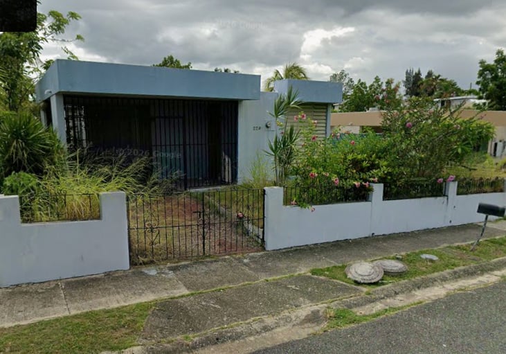 Reporte ciudadano de estorbo público en 32MJ+8Q2 Sabana Grande, Sabana Grande, PR 00637, Sabana Grande