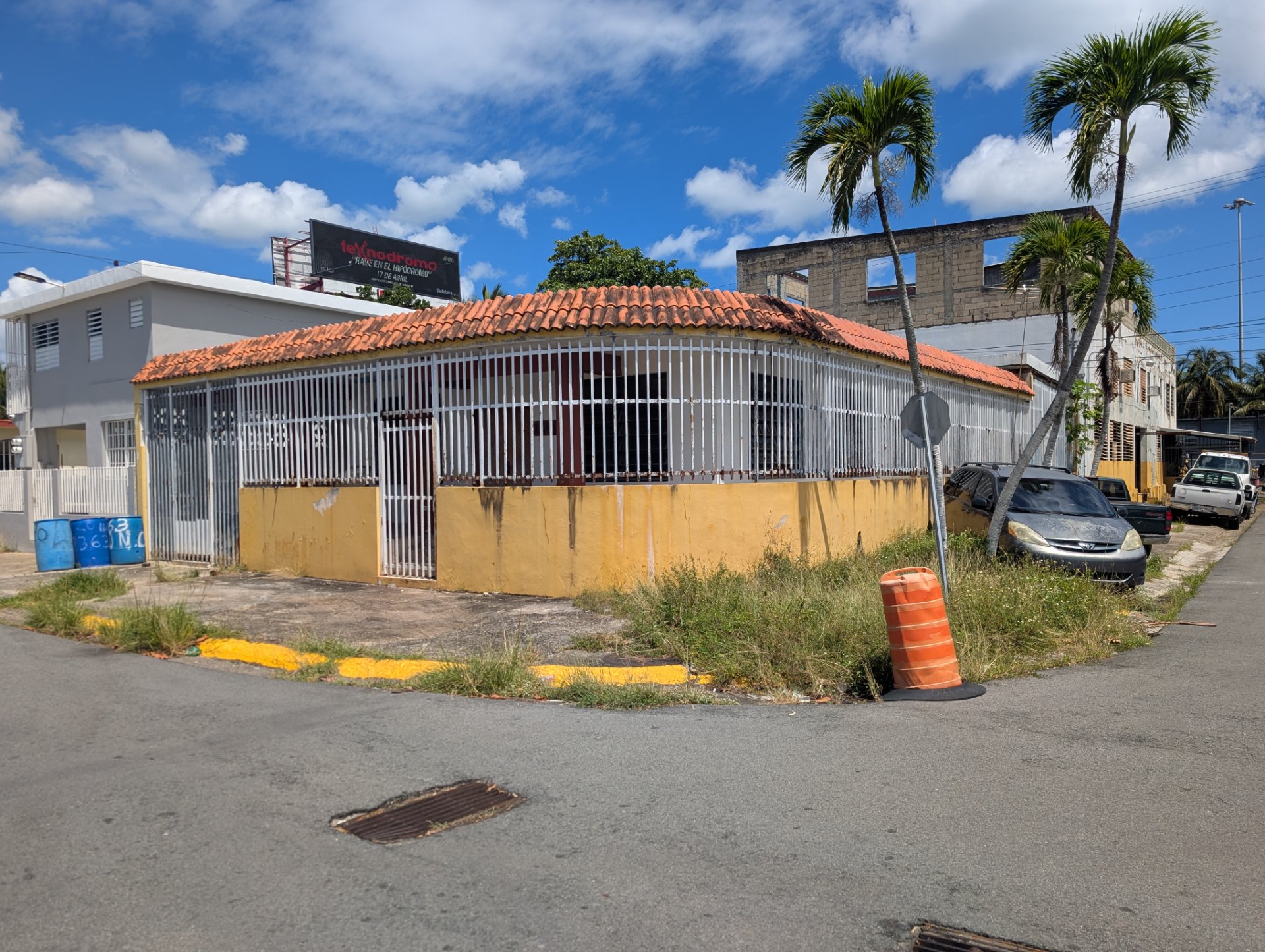 Reporte ciudadano de estorbo público en 1361 calle 20 nw , Puerto Nuevo , PR 00920, San Juan