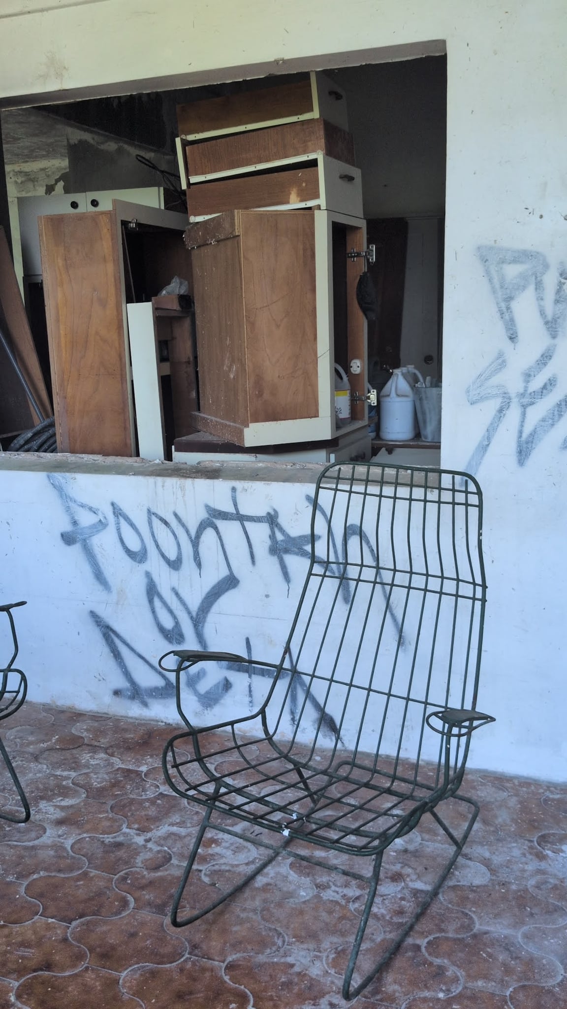 Reporte ciudadano de estorbo público en calle final 40 urbanizacon berwind estate, sabana llana, PR, San Juan