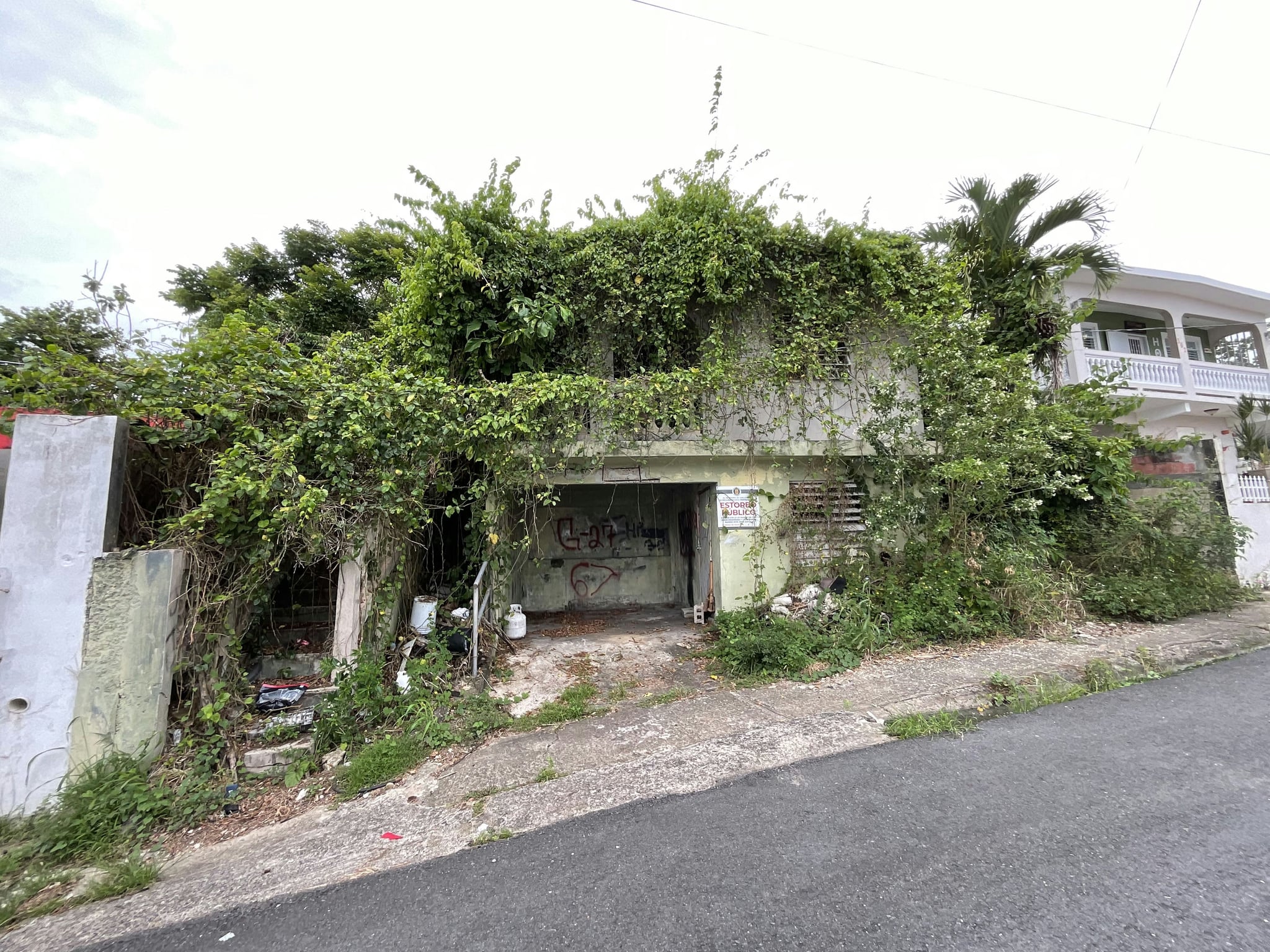 Reporte ciudadano de estorbo público en 53V2+HQM San Lorenzo, Puerto Rico, San Lorenzo