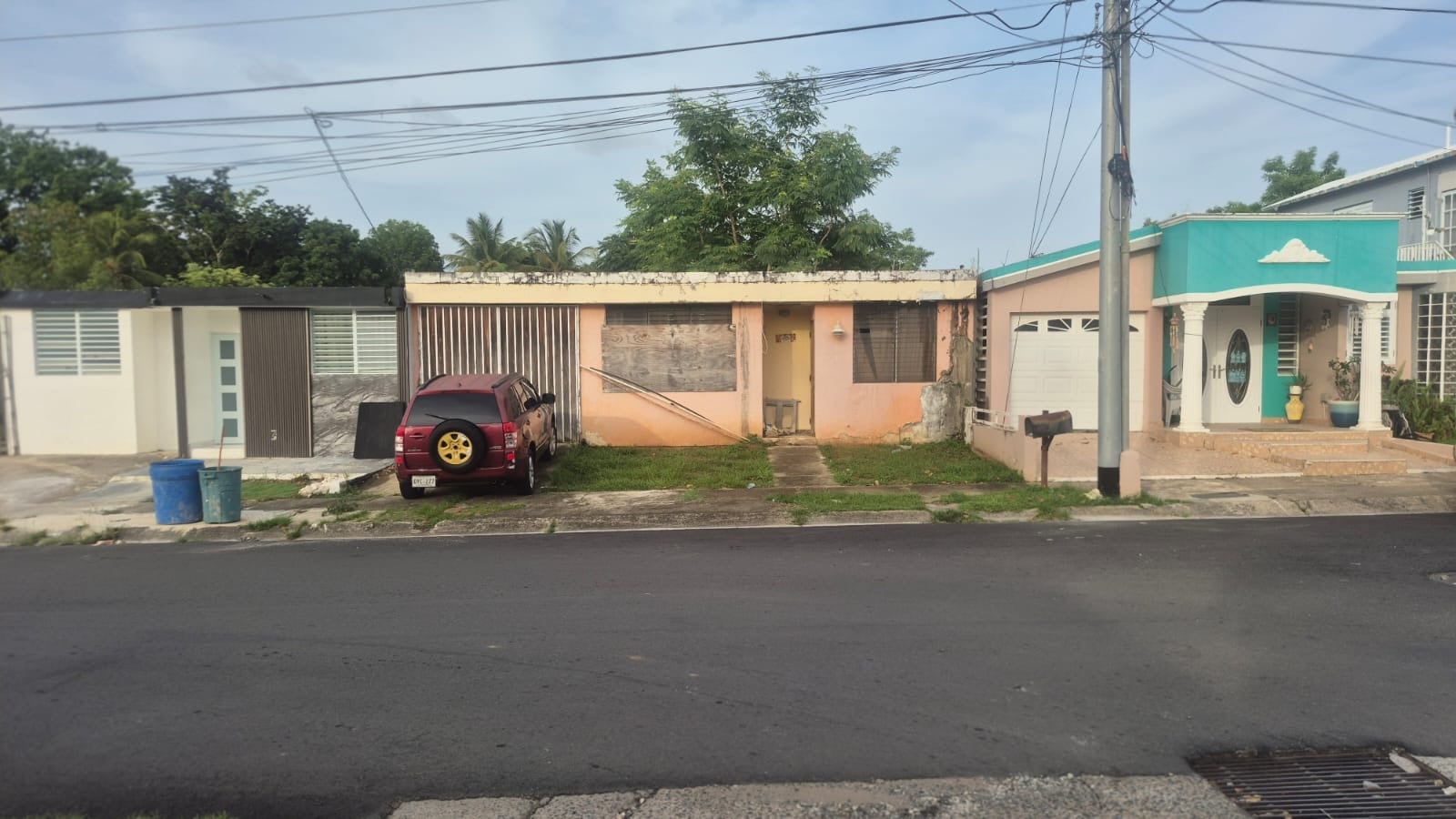 Reporte ciudadano de estorbo público en Calle 29 AG 8, Toa alta, PR 00953, Toa Alta