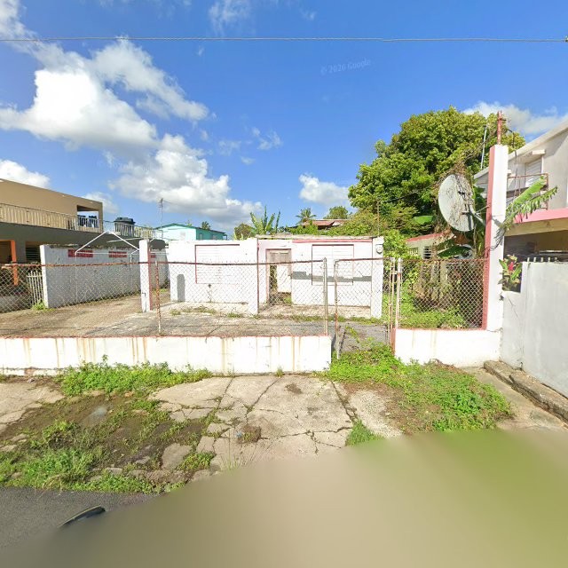 Reporte ciudadano de estorbo público en CQG6+227 Campanilla, Toa Baja, Puerto Rico, Toa Baja